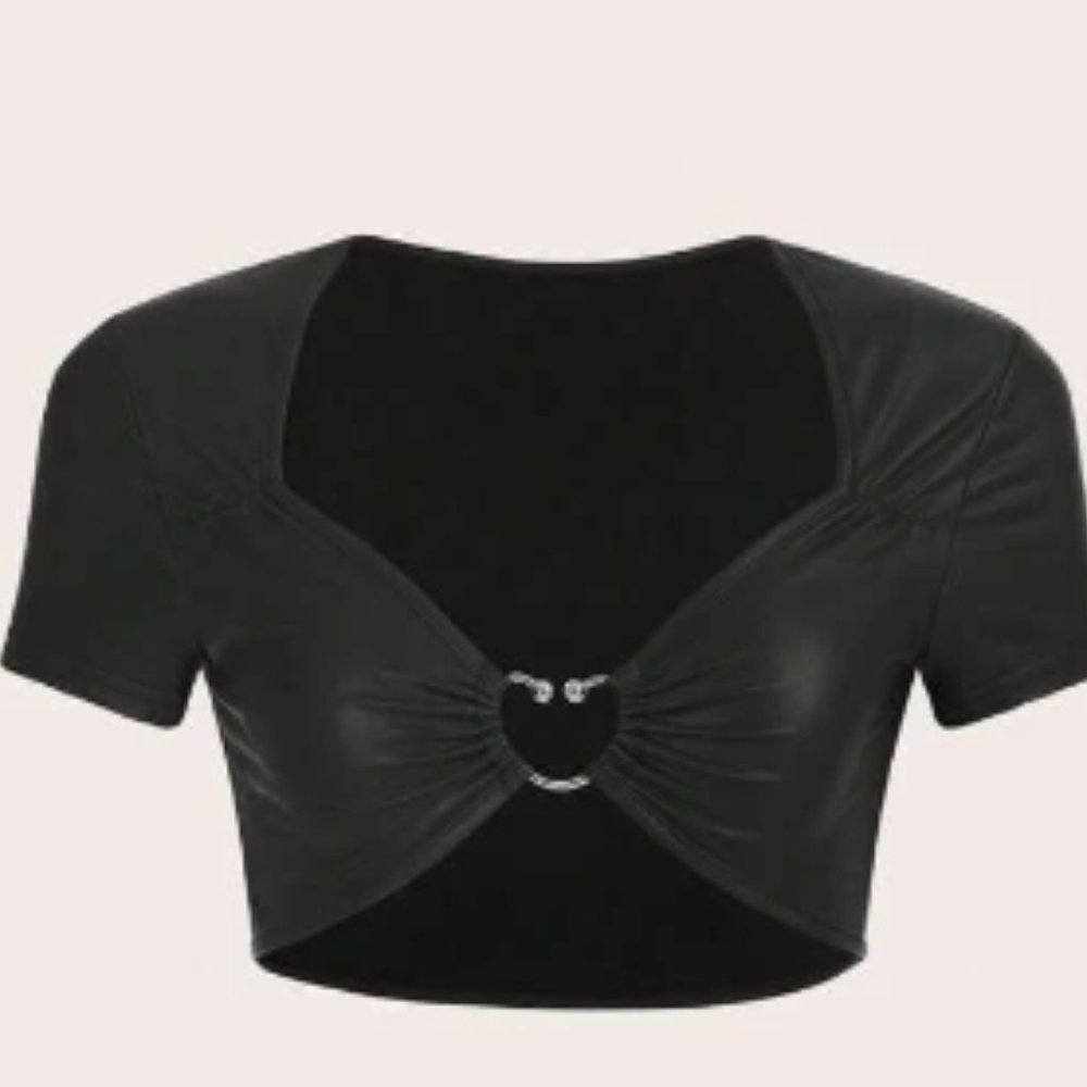 Black Cropped Top with A Heart Ring